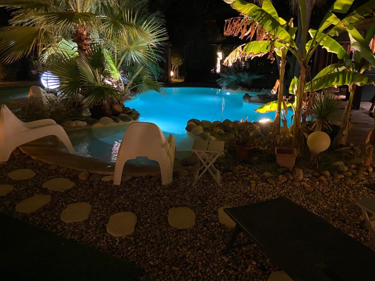 Chambre D'Hotes "Le Village" Villenouvelle Exterior foto