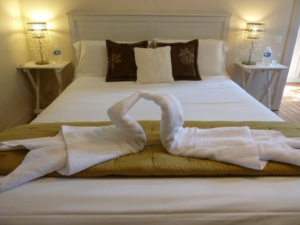 Chambre D'Hotes "Le Village" Villenouvelle Zimmer foto