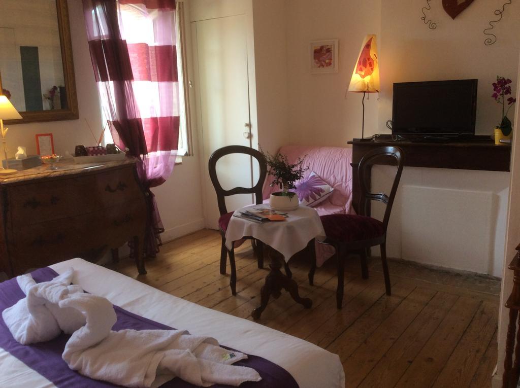 Chambre D'Hotes "Le Village" Villenouvelle Exterior foto