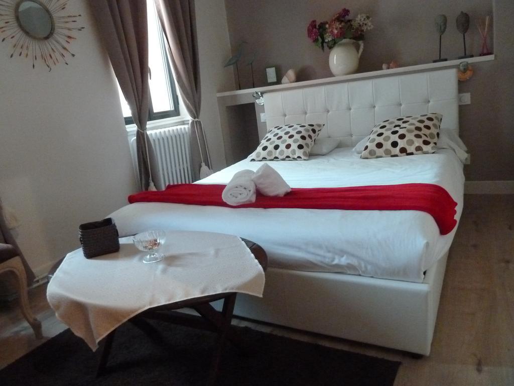 Chambre D'Hotes "Le Village" Villenouvelle Exterior foto