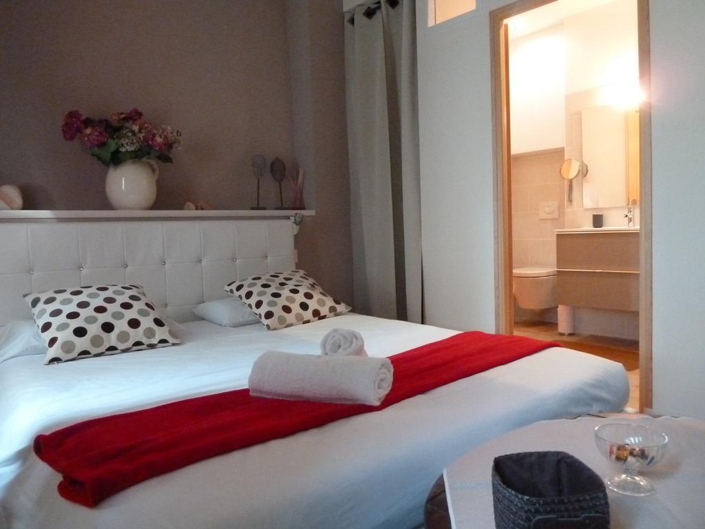 Chambre D'Hotes "Le Village" Villenouvelle Exterior foto