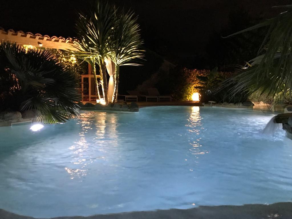 Chambre D'Hotes "Le Village" Villenouvelle Exterior foto